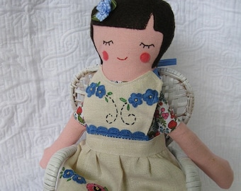 Tablier vintage poupée de chiffon