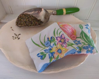 Ensemble de sachets de lavande de nappe vintage