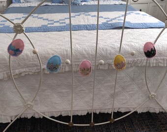 Guirlande de bannière de Pâques coquille d'oeuf cassée