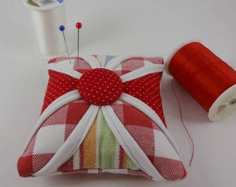 Quilted Cathedral Window Pin Cushion