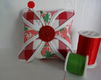 Quilted Cathedral Window Pin Cushion