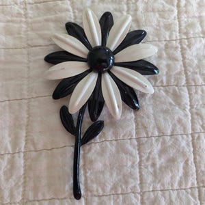 Mid Mod Flower Power Pin, Brooch Blask and White