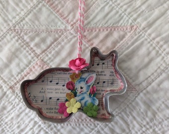 Ornement vintage en métal avec emporte-pièce lapin