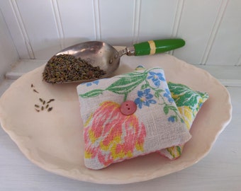 Ensemble de sachets de lavande de nappe vintage