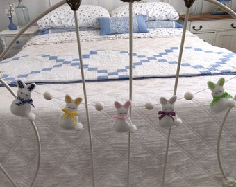 Bannière en feutre avec guirlande de lapins