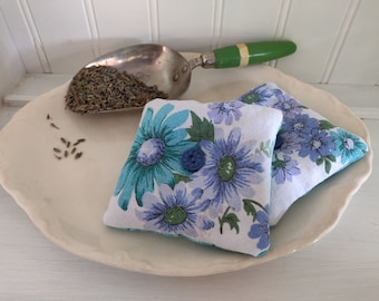 Ensemble de sachets de lavande de nappe vintage