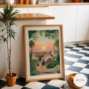 Pode incluir: Uma impress&atilde;o emoldurada de uma vibrante paisagem urbana ao p&ocirc;r do sol. A obra de arte retrata um parque com edif&iacute;cios coloridos, palmeiras e uma torre distinta. A cena &eacute; emoldurada por uma vegeta&ccedil;&atilde;o exuberante, com uma luz dourada e quente iluminando o horizonte.