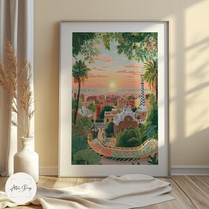 Pode incluir: Impress&atilde;o art&iacute;stica emoldurada retratando um p&ocirc;r do sol vibrante sobre uma paisagem urbana com palmeiras e vegeta&ccedil;&atilde;o exuberante. A obra apresenta um banco de mosaicos colorido e uma torre quadriculada.