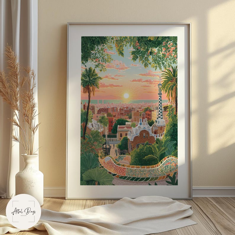 Pode incluir: Impress&atilde;o art&iacute;stica emoldurada retratando um p&ocirc;r do sol vibrante sobre uma paisagem urbana com palmeiras e vegeta&ccedil;&atilde;o exuberante. A obra apresenta um banco de mosaicos colorido e uma torre quadriculada.