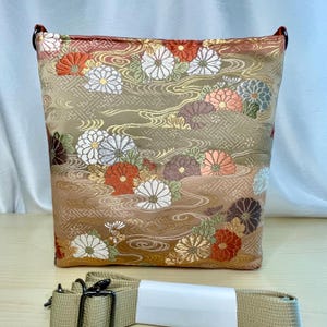 Kimono Bag shoulder bag – Handmade Silk Crossbody Purse – Upcycled Japanese Fabric Bag – Zipper Bag with Pockets – One of a Kind Gift
