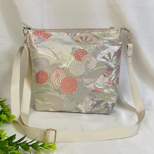 Kimono Bag shoulder bag – Handmade Silk Crossbody Purse – Upcycled Japanese Fabric Bag – Zipper Bag with Pockets – One of a Kind Gift