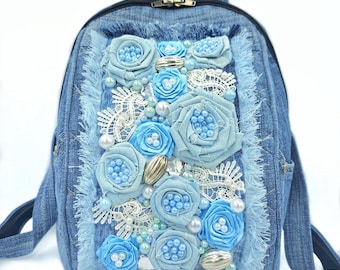 Band bestickter Denim Rucksack Damen Shabby Chic Rucksack Einzigartiger Bandstickerei Rucksack Romantischer recycelter Distressed Denim Rucksack