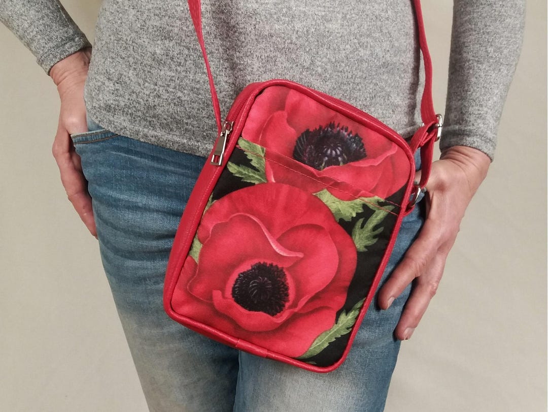 Red Poppy Floral Pattern Print Crossbody Bags