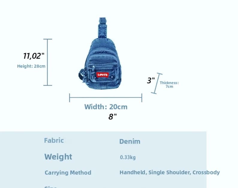 K&ouml;nnte beinhalten: Jeans-Umh&auml;ngetasche mit kleiner Fronttasche und rotem Levi's-Etikett. Die Tasche ist 28 cm hoch, 20 cm breit und 7 cm dick. Sie kann in der Hand, &uuml;ber der Schulter oder als Umh&auml;ngetasche getragen werden.