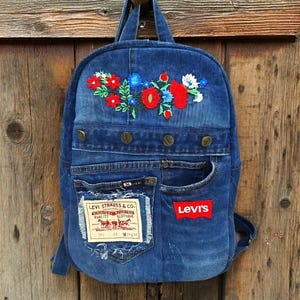 Mochila Levis de mezclilla reciclada con estampado floral: Mochila Levis de mezclilla reciclada con bordado a mano, mochila de mezclilla para libros, mochila de mezclilla para la universidad.