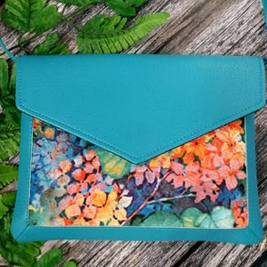 Sac bandoulière hortensia à fleurs Enveloppe Pochette Sac à main en cuir bleu Sac bandoulière végétalien Sac bandoulière en cuir bleu turquoise
