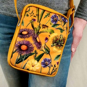 Small Travel Phone Bag Crossbody Bag With Orchids Boho Phone Bag Lightweight Cell Phone Women's Boho Mini Purse Vegan Crossbody Passport Bag