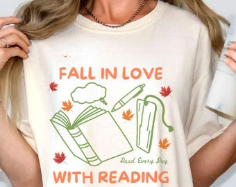 Camiseta de professor de outono com cores confortáveis, camiseta de volta às aulas, camiseta de professor de leitura, camiseta de Halloween para professor de leitura, camisetas fofas coloridas de outono