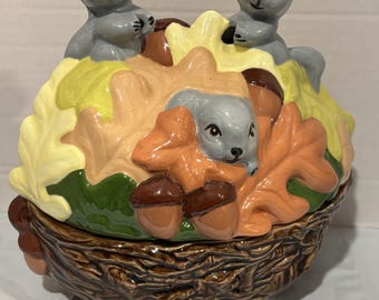Vintage Squirrel Chipmunk Autumn Leaves Ceramic Cookie Jar (1960s-1970s)