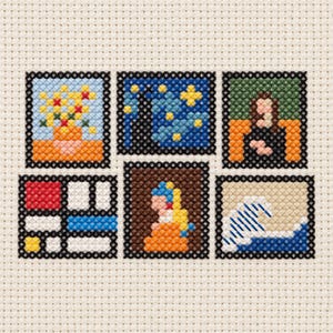 Könnte beinhalten: Ein Kreuzstich-Stickmuster auf cremefarbenem Aida-Stoff mit sechs kleinen, verpixelten Kunstreproduktionen, darunter ein florales Stillleben, ein Sternenhimmel, ein Porträt, ein geometrisches Gitter, eine Figur mit Kopftuch und eine Welle.