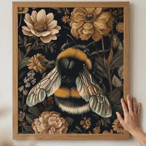 Wzór haftu krzyżykowego „Bumblebee” w stylu Williama Morrisa w formacie PDF, haft botaniczny w stylu vintage, wystrój Dark Academia, duża, nastrojowa mapa natury