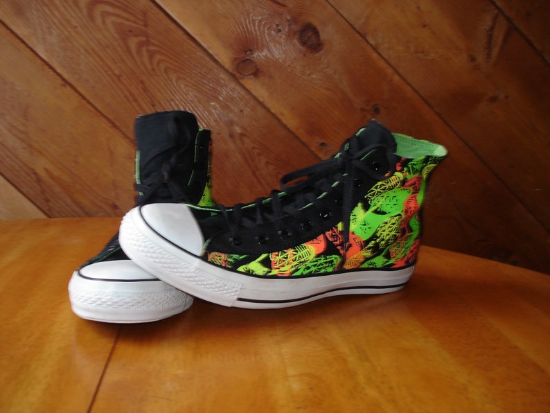 Vintage Chuck Taylor Converse Shoes SZ.12 Mens Excellent Condition " Neon Shoe Print " Found in Canada Bild 1