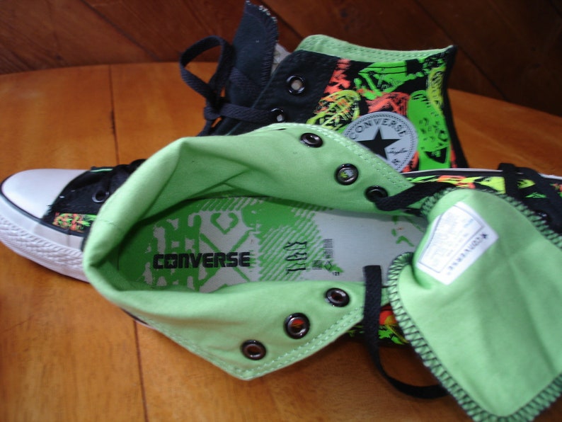 Vintage Chuck Taylor Converse Shoes SZ.12 Mens Excellent Condition " Neon Shoe Print " Found in Canada Bild 3