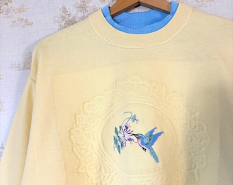 Bluza z okrągłym dekoltem Cottagecore Vintage z haftowanym kolibrem w kolorze maślanej żółci