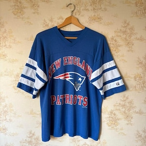 Vintage 90s New England Patriots 1995 NFL football blue varsity jersey tee