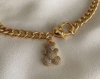 Alexander Castle Collana Crocifisso Oro 9 Carati - Ciondolo Con Cristo In Oro Massiccio 9kt, Catena 45,7 Cm, Confezione Regalo, 30x22 Mm