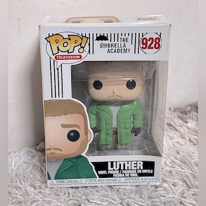 Funko Pop! Television The Umbrella Academy #928 Luther w/ Protective Case