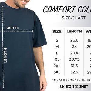 Op de afbeelding: Maattabel voor een unisex t-shirt met afmetingen in inches. De tabel toont de maat, lengte en breedte van het shirt in de maten S, M, L, XL, 2XL en 3XL.