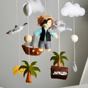 Baby Mobile aus Filz - Pirat Ozean Meer - Babyzimmer Deko - Mobile Baby, Geschenk / Dekoration - Handgemacht EINZELSTÜCK