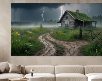 Könnte beinhalten: Digitaldruck eines rustikalen Holzhauses mit grünem Moosdach, eingebettet in ein lebendiges grünes Feld mit einem schlammigen Weg. Ein stürmischer Himmel mit Blitzen über dem Haus. Das Kunstwerk wird an einer Wand über einem weißen Sofa ausgestellt.