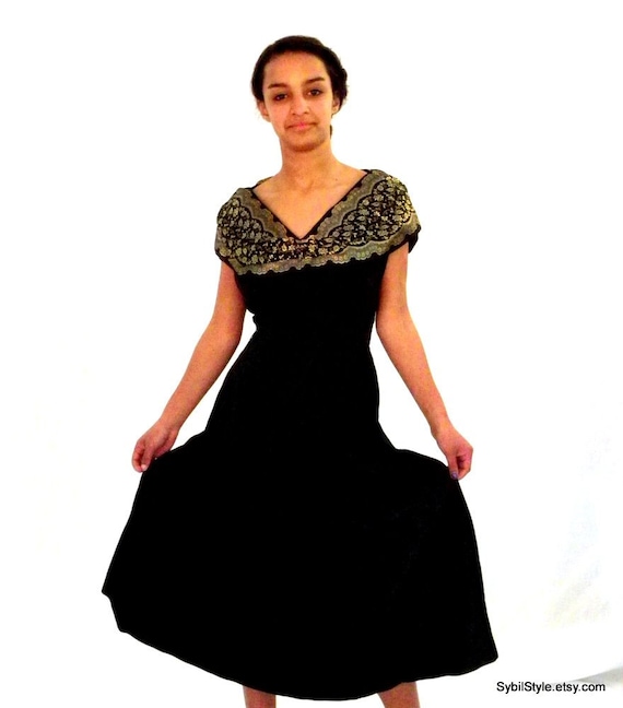 green emerald velvet dress Chic Crossed Off Shoulder Flared Midi Length Dress M / Burgundy (DARKRED) main image 0