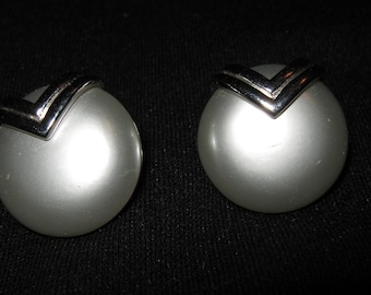 FREE US SHIPPING Trifari Faux Pearl Button Earrings