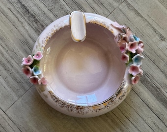 Vintage Pink Porcelain Ashtray with Floral Relief – 1950s Gold Gilded Ceramic Dish -- k
