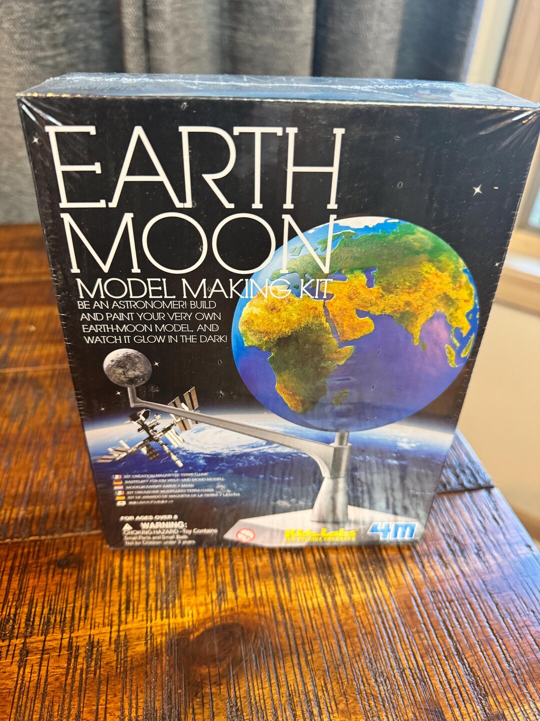 New Sealed 4M Kidzlabs Earth & Moon Model Making Kit – Glow in the Dark ...