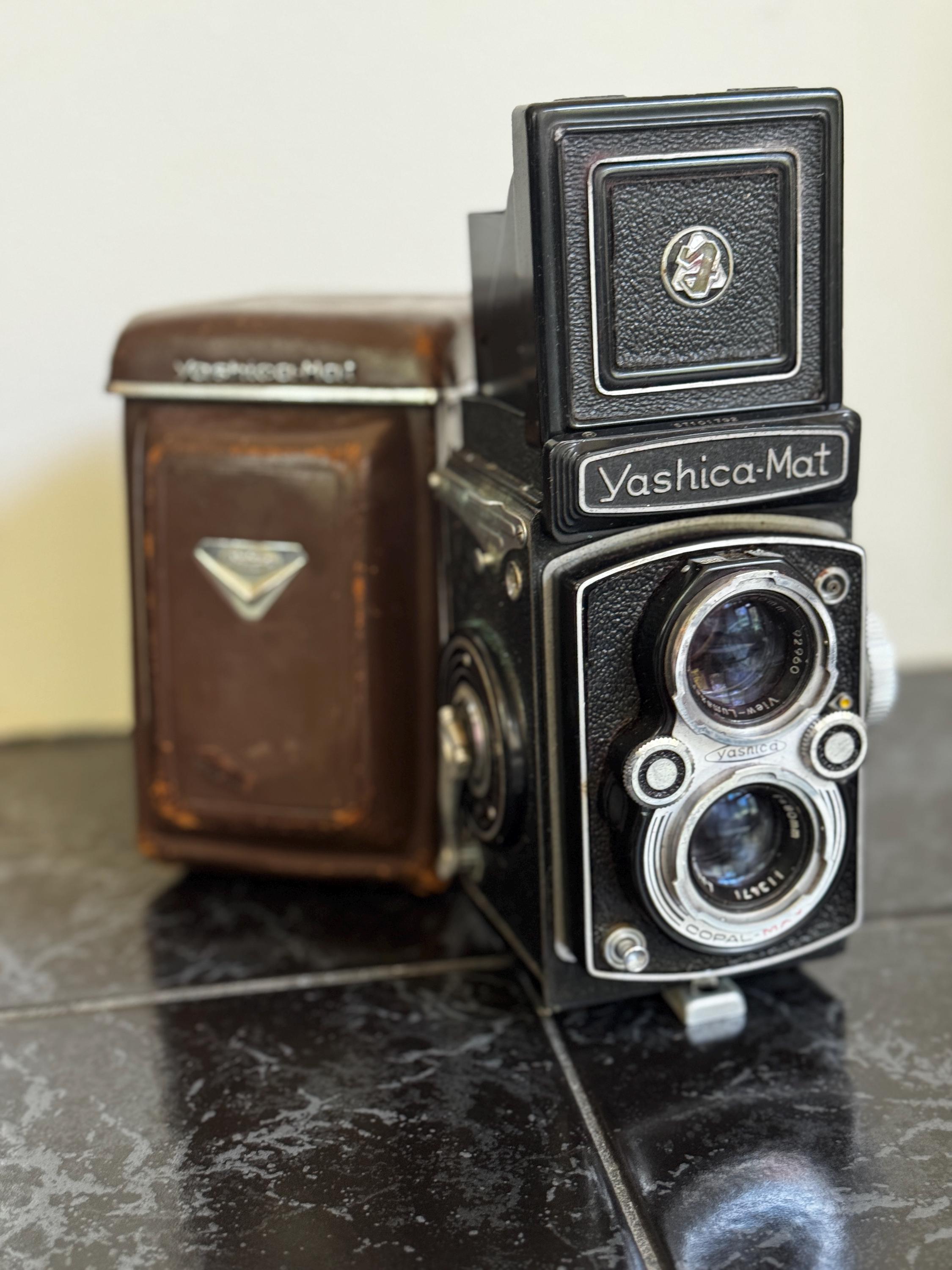 Vintage Yashica-Mat TLR Film Camera – 120 Medium Format – Yashinon Lens – with Original Leather Case