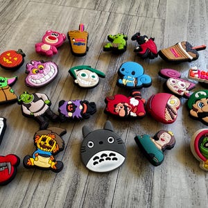 20 Fun Croc Charms – Party Favor Set – Pop Culture, Cartoons, & Coffee Lovers Collection - k