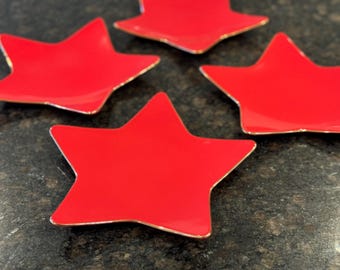 Williams Sonoma RED STAR DESSERT Plate Gold trim Set 4 - New in Gift Box Holiday Christmas Hostess Fun Great Gift- k