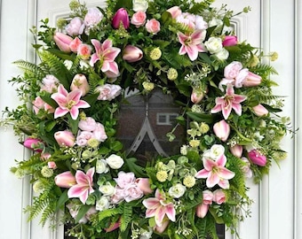 Corona de primavera rosa, corona de primavera para puerta de entrada, corona de tulipanes y lirios, elegante decoración primaveral para puerta, corona floral rosa
