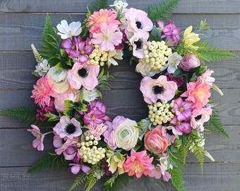 Corona de puerta en tonos pastel, corona primaveral para puerta de entrada, corona floral rosa y crema, decoración de puerta de verano, corona estilo cabaña