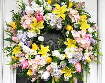 Corona floral primaveral para puerta de entrada, corona primaveral en tonos pastel, corona de tulipanes, decoración colorida para puerta.