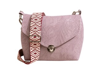 Umhängetasche aus geprägtem Kunstleder in lila, handgefertigte, stilvolle Tasche für kreative Unternehmerinnen – Perfekt für den Alltag