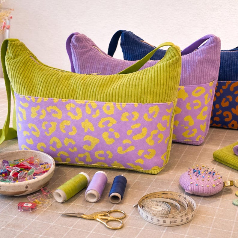 Cord Umhängetasche Damen Leo bunt lila Crossbody Tasche Kunstleder Handgemachte Tasche Schweiz Alltagstasche leicht Geschenk für Frauen image 6