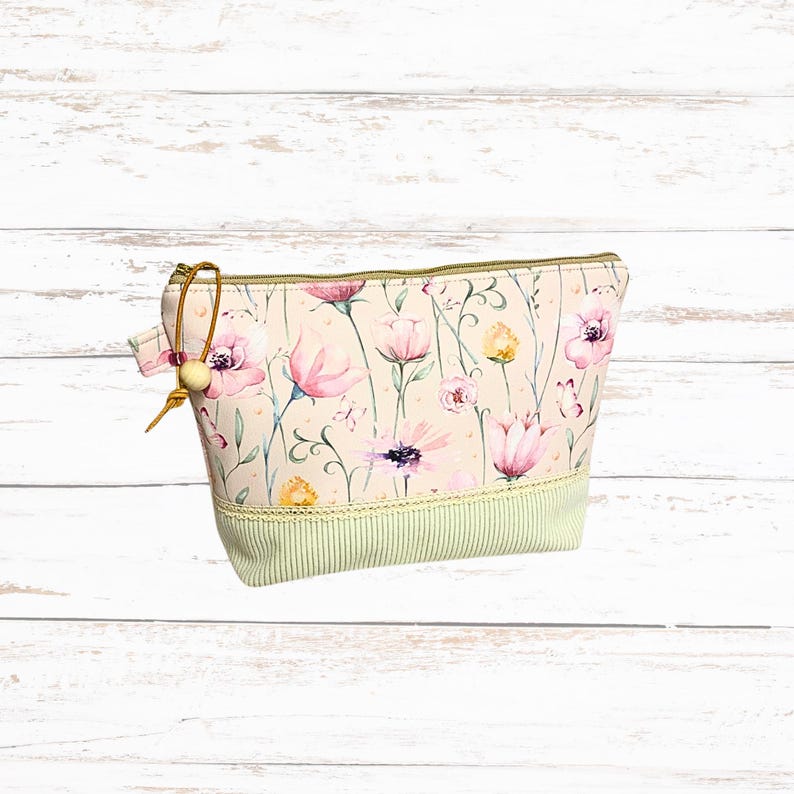 Handgefertigter Kulturbeutel/Kosmetiktasche aus Stoff kombiniert mit Kunstleder für Deinen Beauty-Krimskrams. image 1