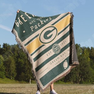 Green Bay Packers Vintage-Styled Woven Blanket / Retro Football Throw / NFL Team Decor / Classic Football Fan Gift image 4
