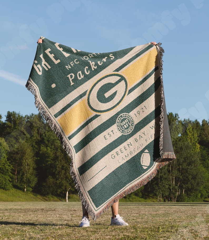 Green Bay Packers Vintage-Styled Woven Blanket / Retro Football Throw / NFL Team Decor / Classic Football Fan Gift image 4