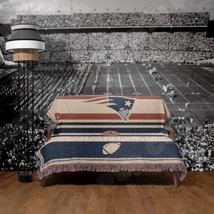 New England Patriots Vintage-Styled Woven Blanket / Retro Football Throw / NFL Team Decor / Classic Football Fan Gift image 3